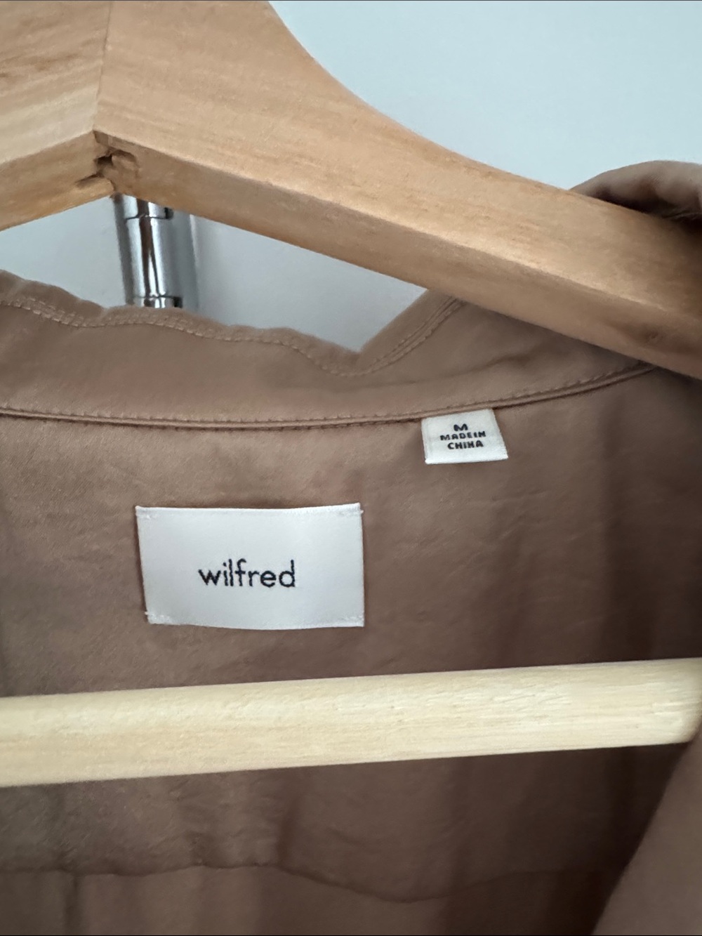 Wilfred Beso Button-Front Short Sleeve Blouse in Camel - Picture 2 of 5